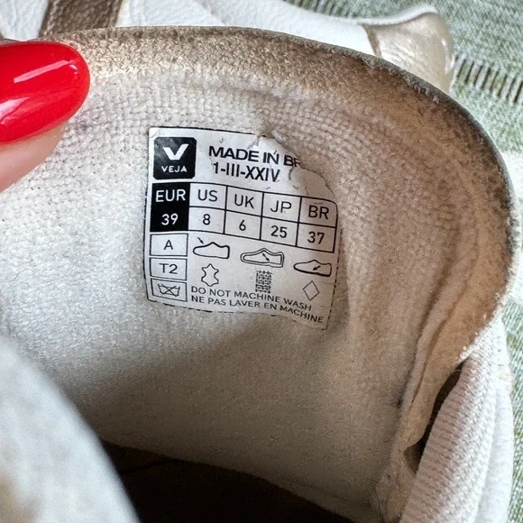 Veja campo bicolor low top White & Gold Sneakers US 8 - Picture 7 of 9